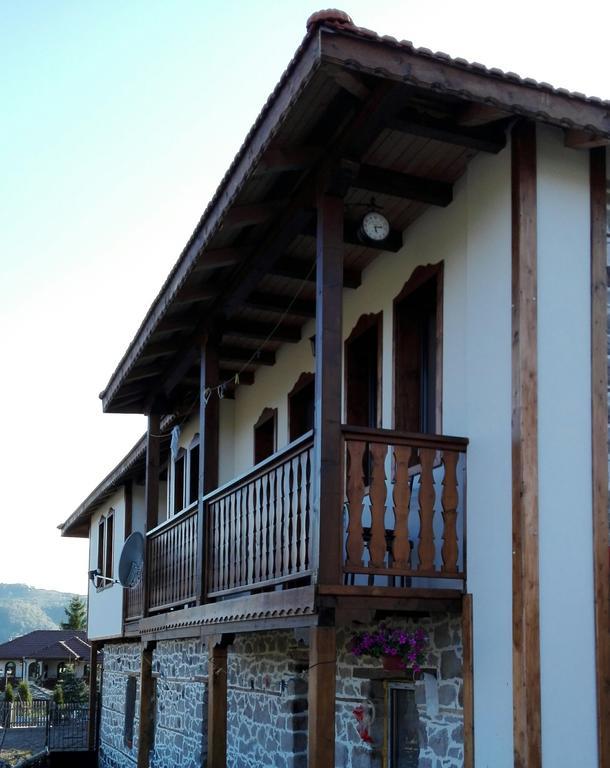 Semana Guesthouse Vrata ภายนอก รูปภาพ