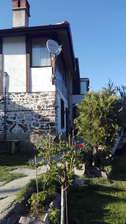 Semana Guesthouse Vrata ภายนอก รูปภาพ