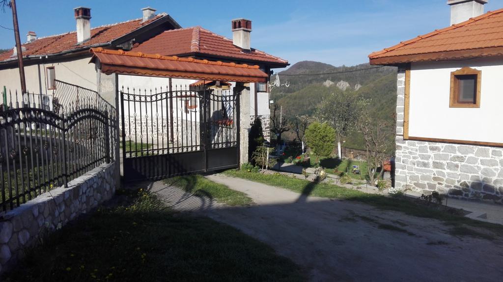 Semana Guesthouse Vrata ภายนอก รูปภาพ